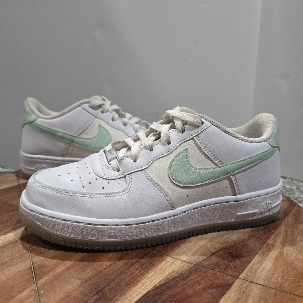 NIKE GRADE SCHOOL AIR FORCE 1 LV8 FJ7706-131WHITE/MINT BIG KID SIZE: 5.5